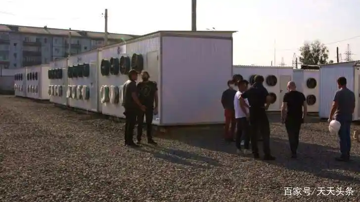 A modern mining farm powered by solar panels